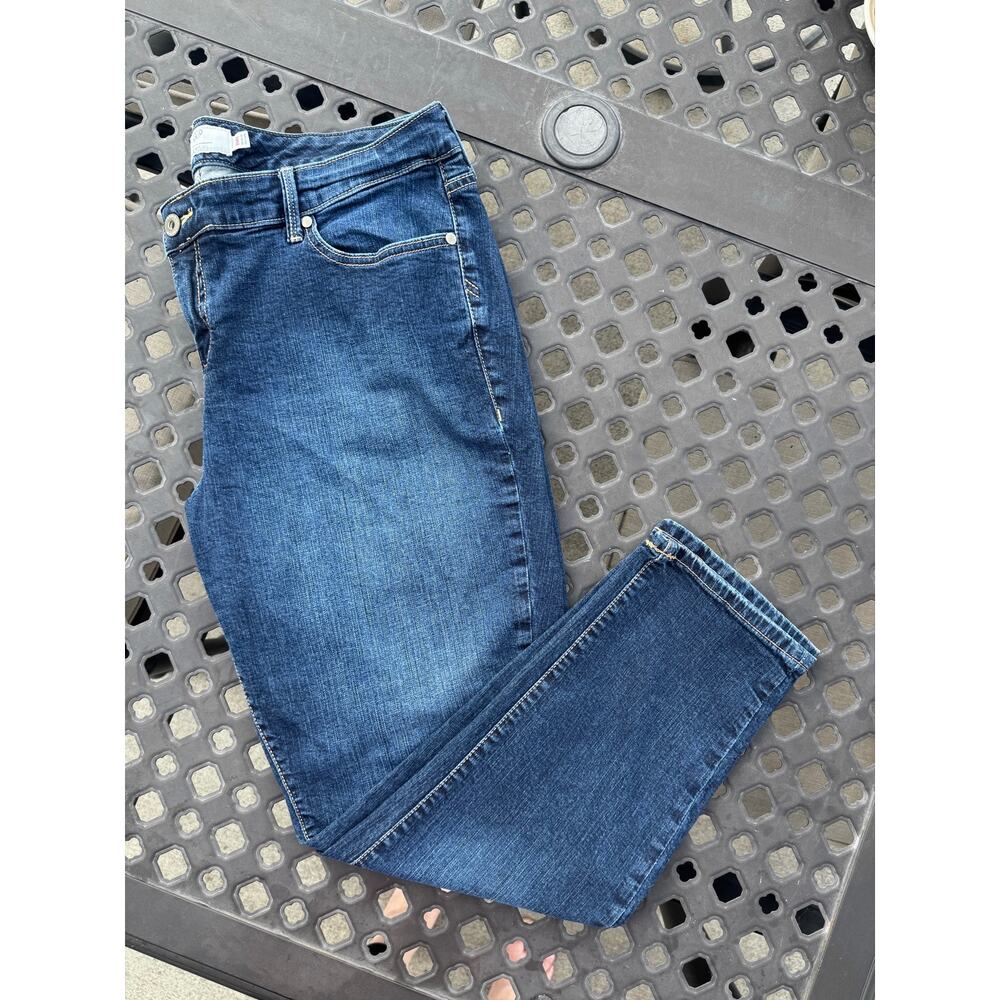 Torrid Boyfriend Jeans Size 18R Medium Wash Stretch Denim Relaxed Fit